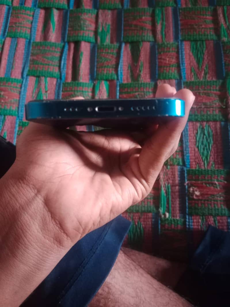 Apple iPhone 12 3