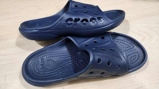 Crocs and Adidas Slipper excellent size 8