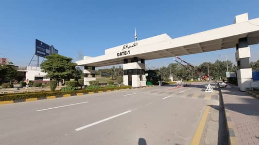 10 marla beautiful location plot for sale in multi garden
