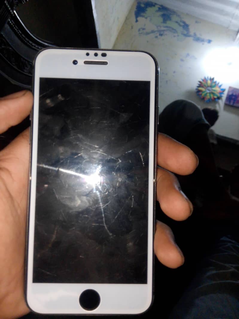 Apple iPhone 8 1