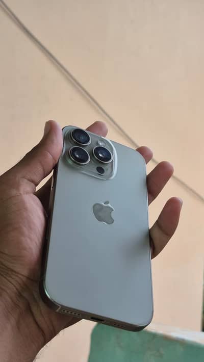 Apple iPhone 16 Pro