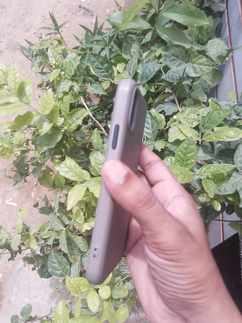 Apple iPhone X 4