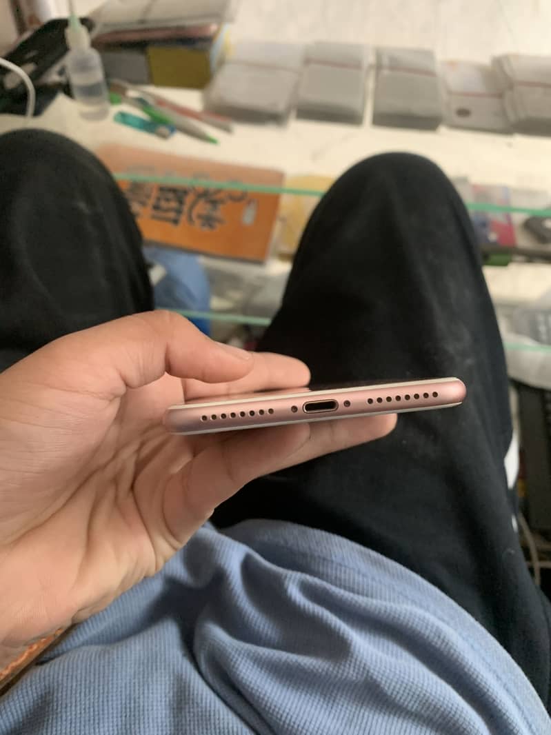Apple iPhone 7 Plus 1
