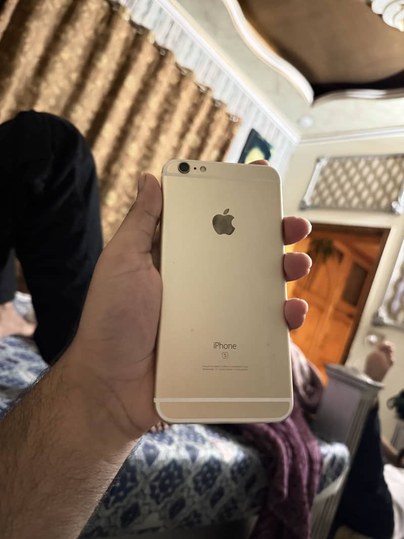 Apple iPhone 6S Plus 2