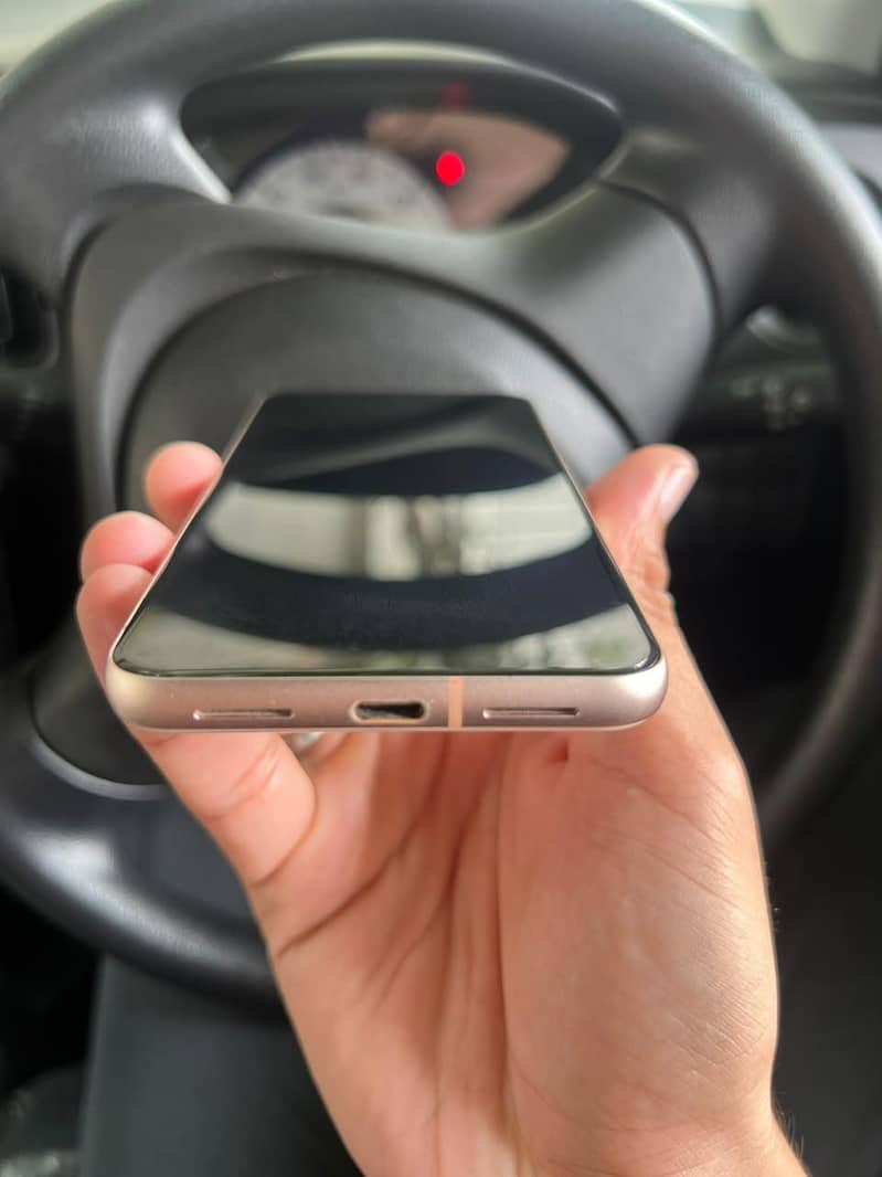 Google Pixel 8 4