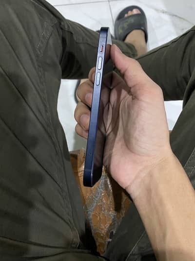 Apple iPhone 12