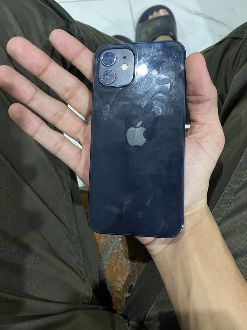 Apple iPhone 12 4