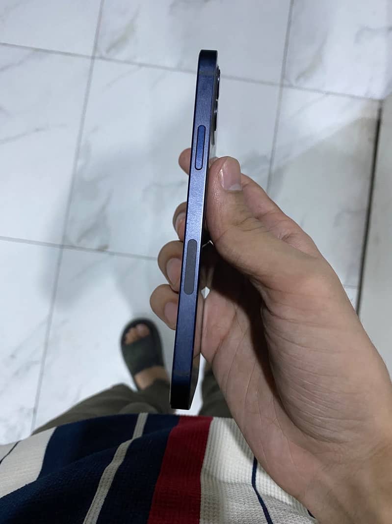 Apple iPhone 12 5