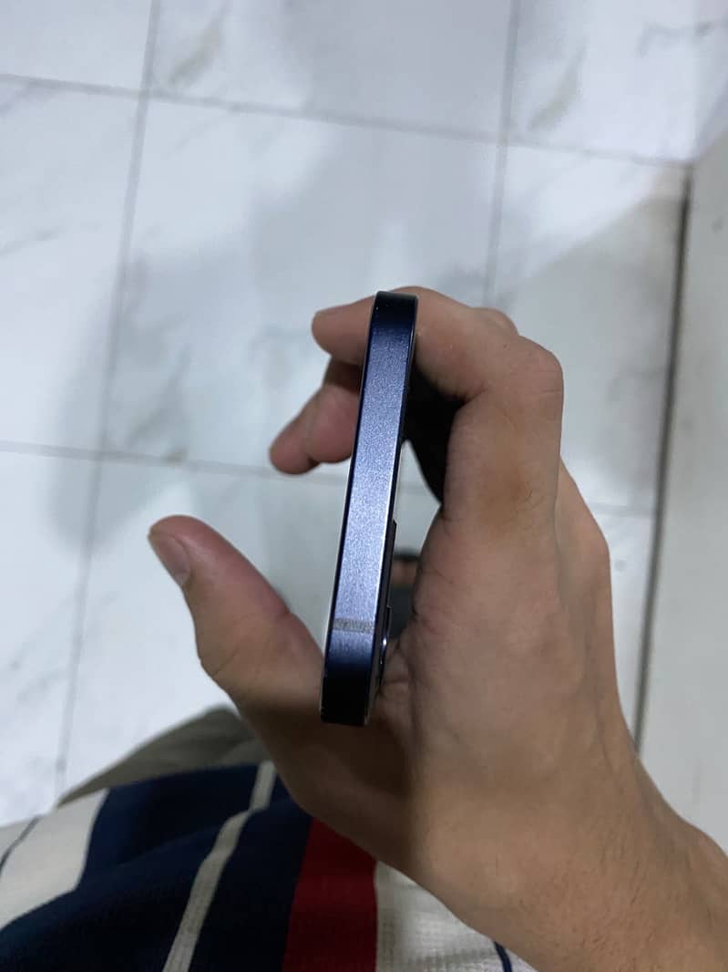 Apple iPhone 12 6