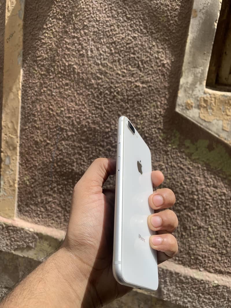 Apple iPhone 8 Plus 2