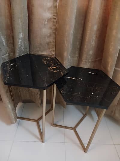 curtains/ tables/ wall scenery
