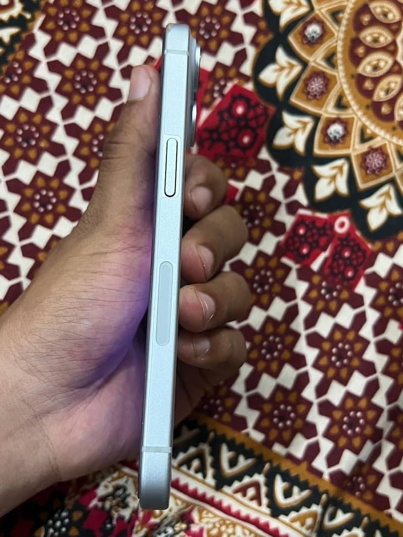 Apple iPhone 15 2