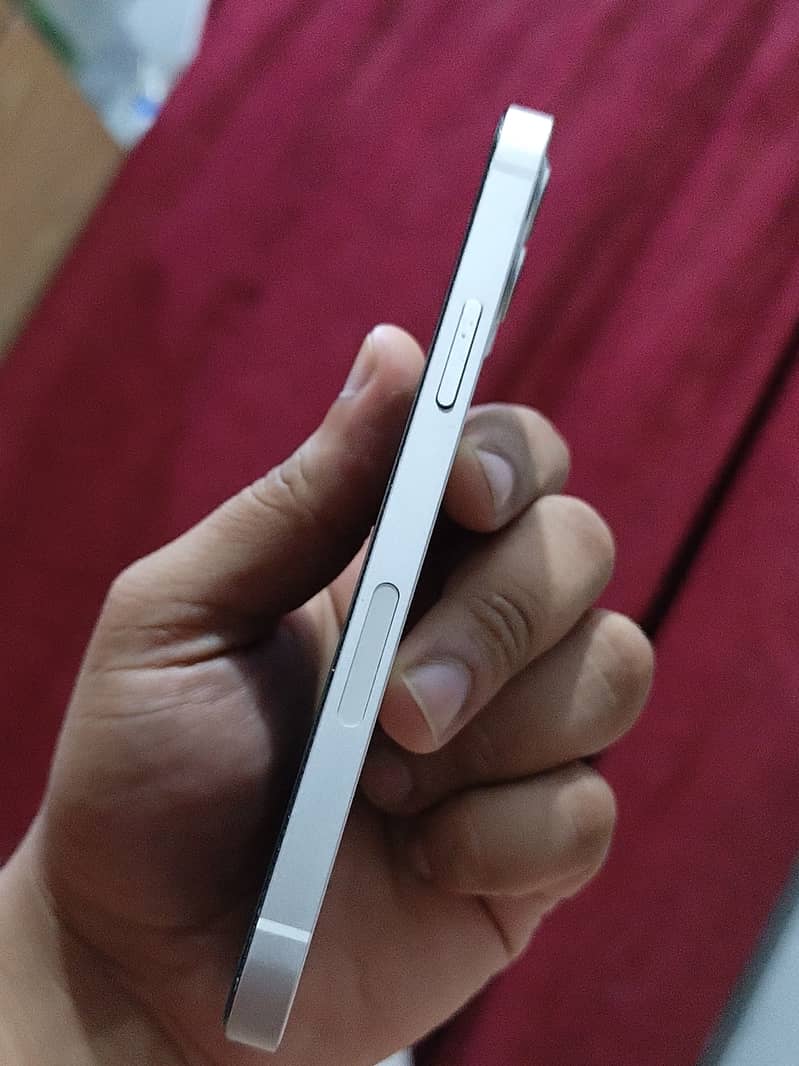 Apple iPhone 12 6