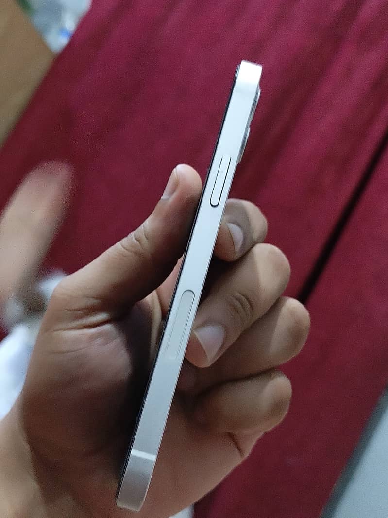 Apple iPhone 12 7