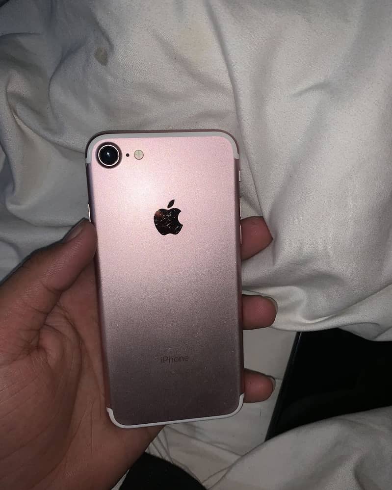 Apple iPhone 7 1