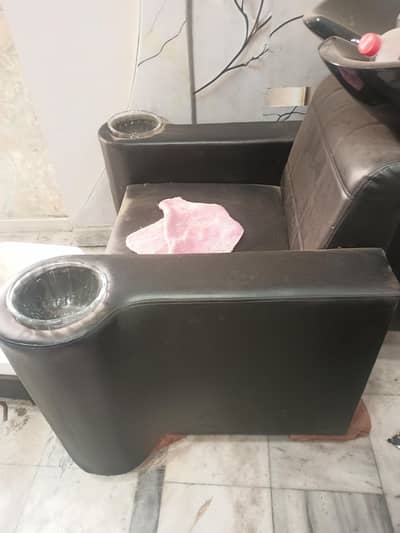 Beauty Parlour Sale Pora Setup Prime Location