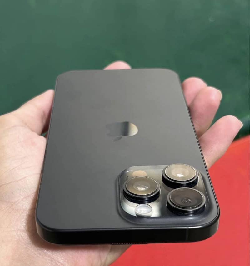 Apple iPhone 16 Pro Max 3