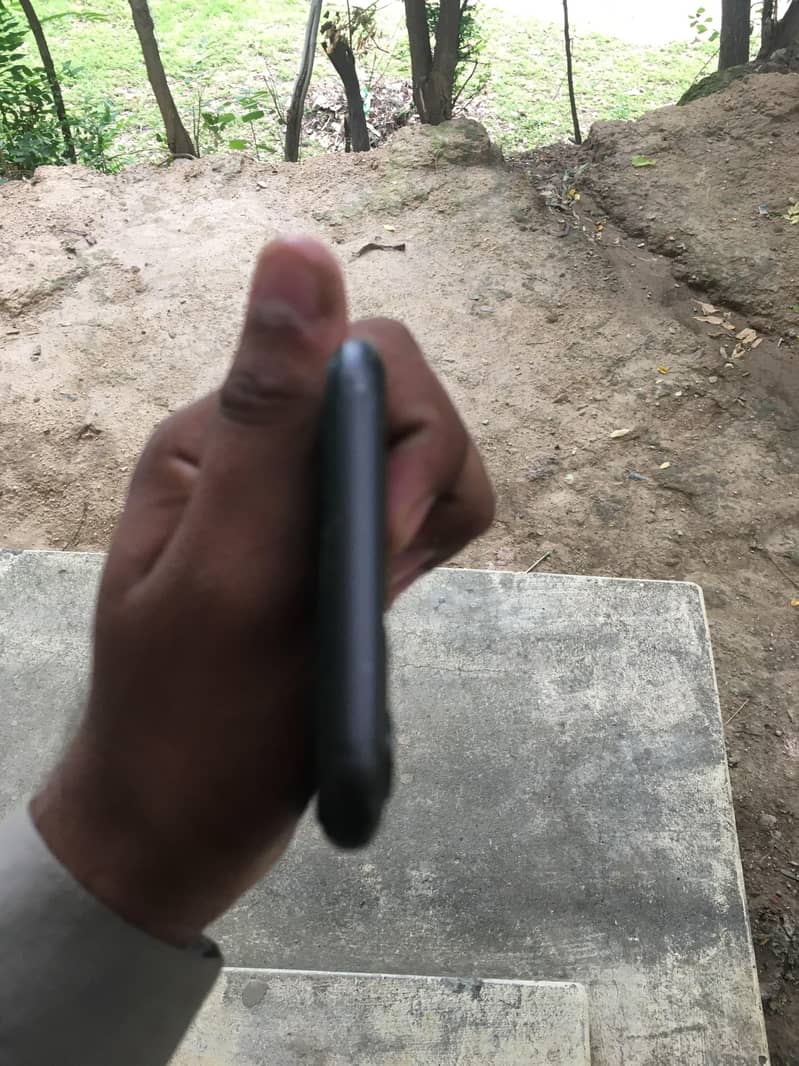 Apple iPhone 11 4