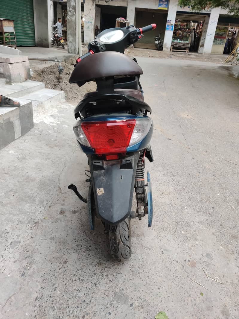 scooty 3