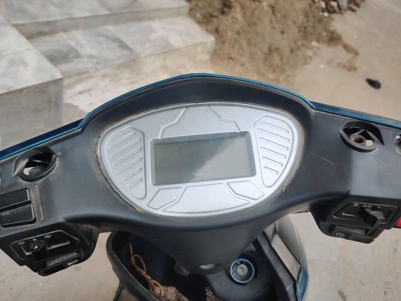 scooty 4