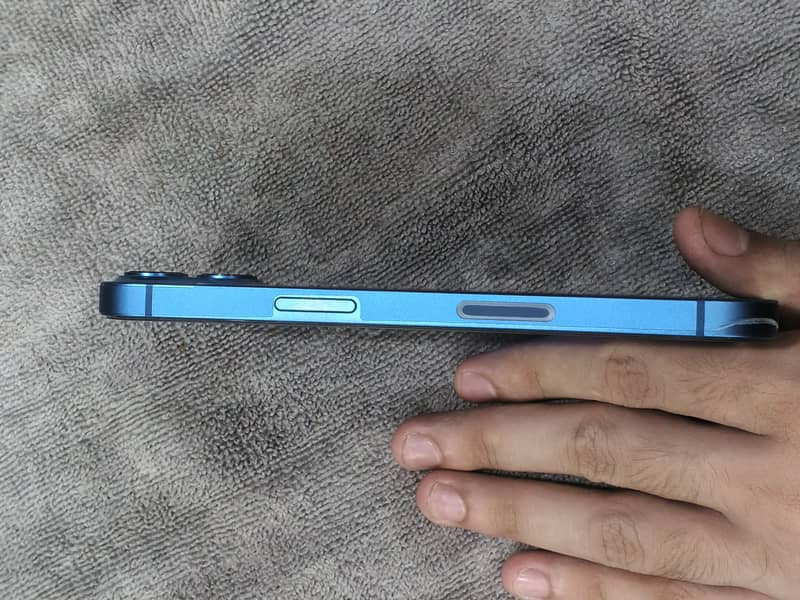 Apple iPhone 13 5