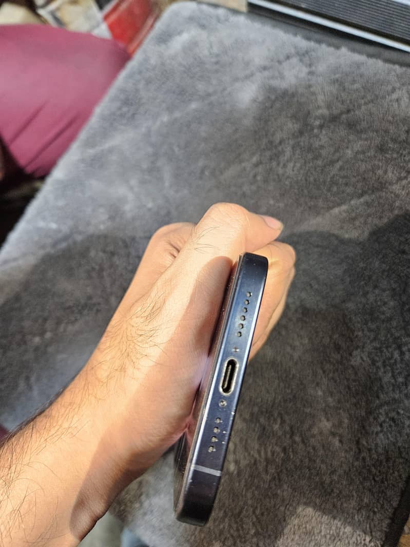 Apple iPhone 15 Pro Max 3