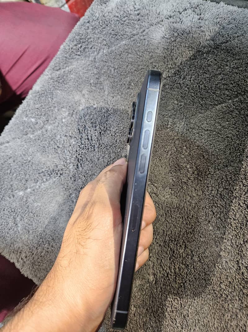 Apple iPhone 15 Pro Max 5