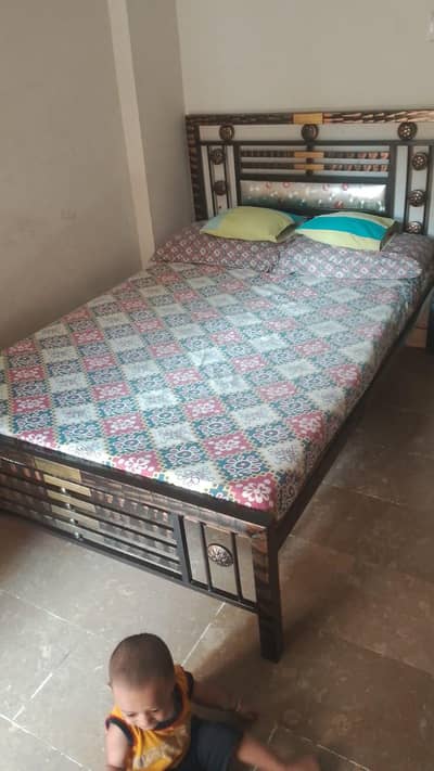iron single size 4/6 mattress brand new slide used