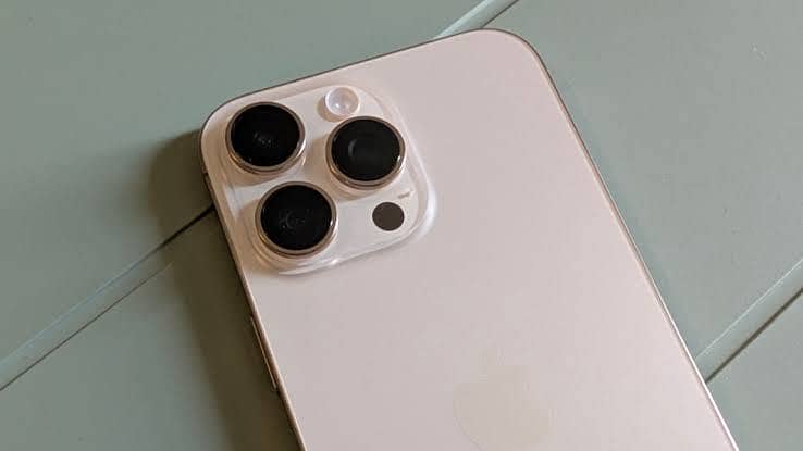 Apple iPhone 16 Pro Max 1