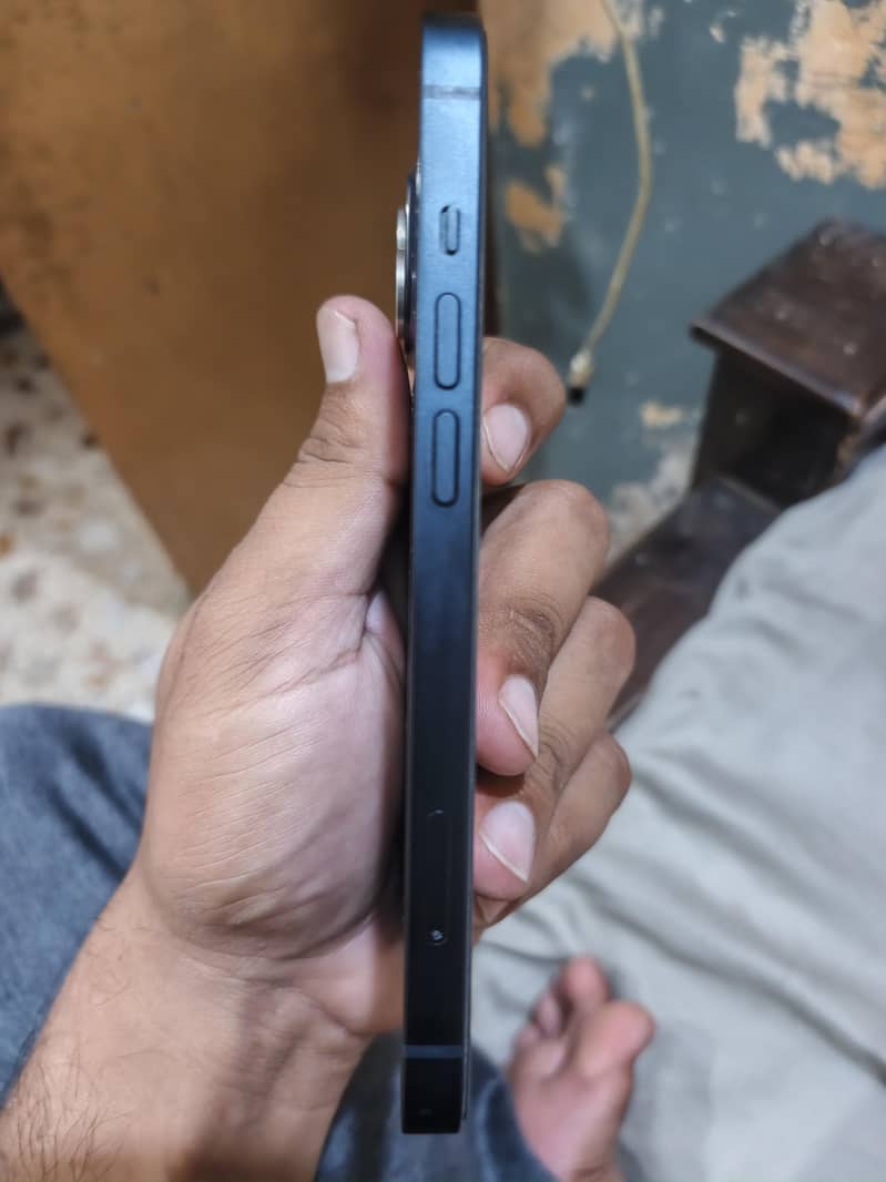 Apple iPhone 13 5