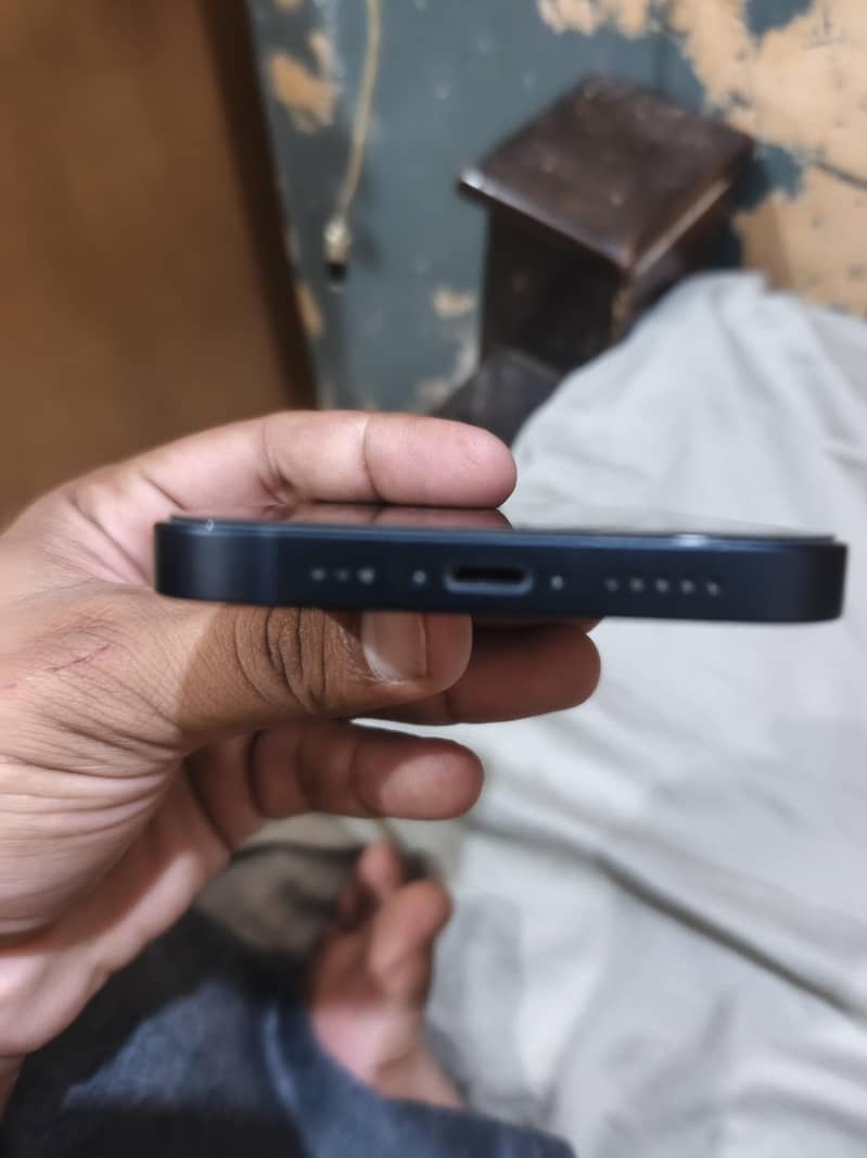 Apple iPhone 13 7