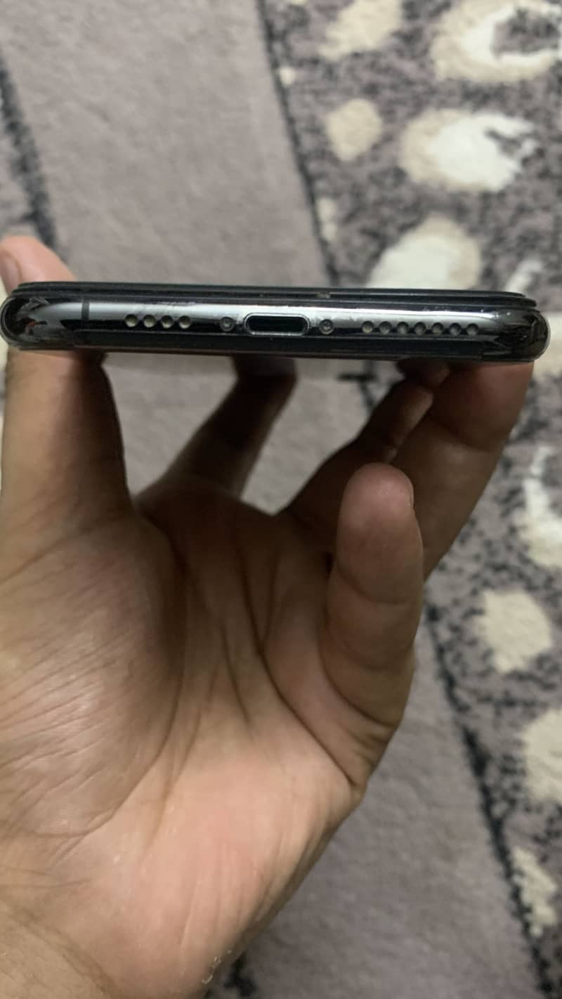 Apple iPhone XS Max 3
