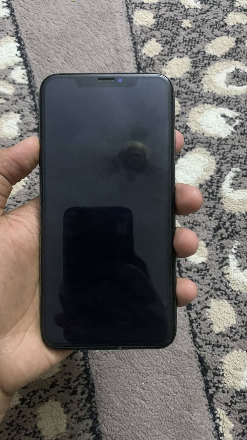 Apple iPhone XS Max 9
