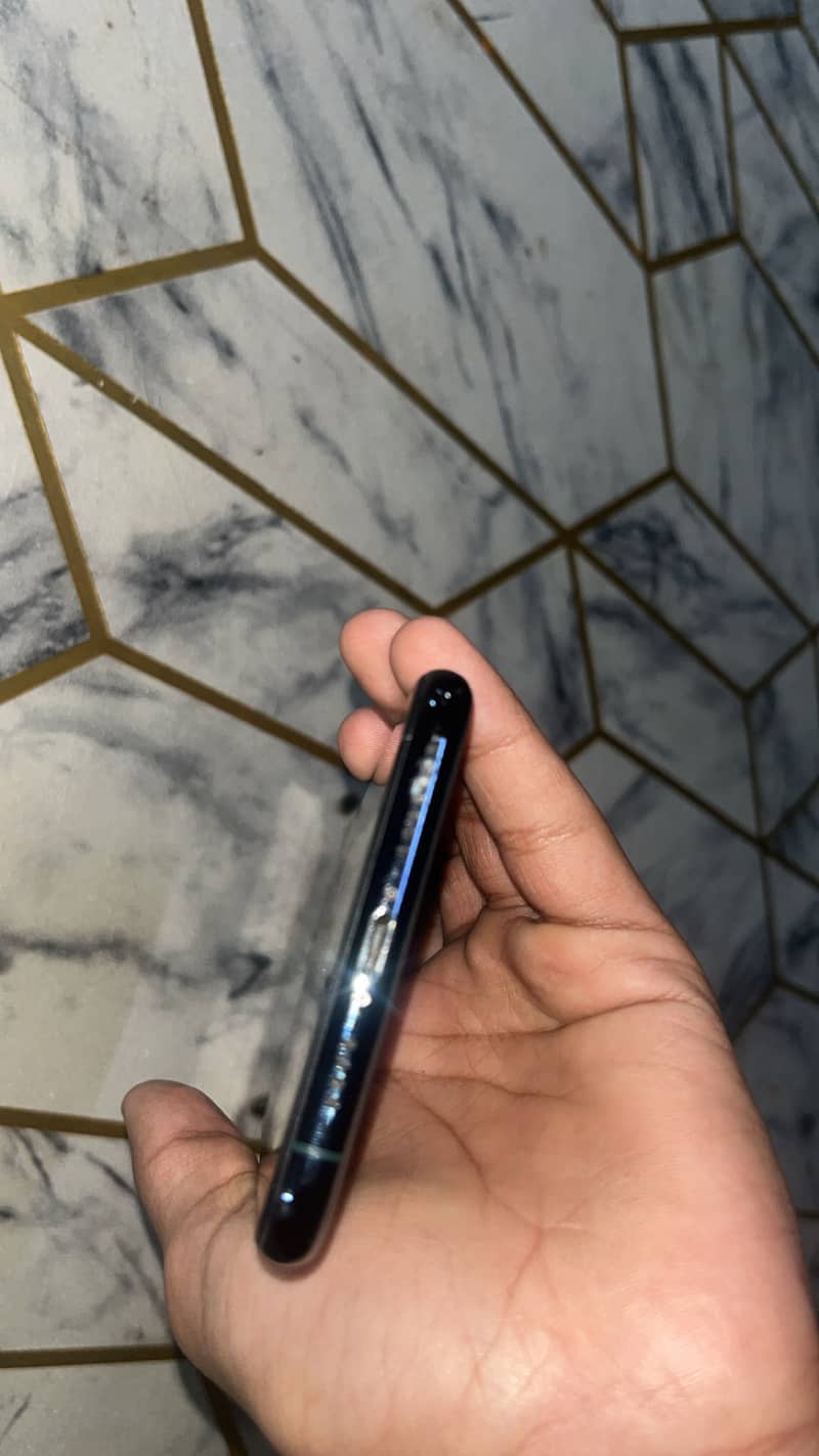 Apple iPhone 11 Pro Max 1