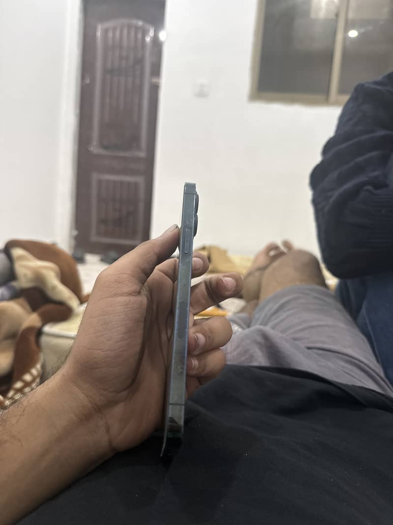 Apple iPhone 12 Pro Max 4