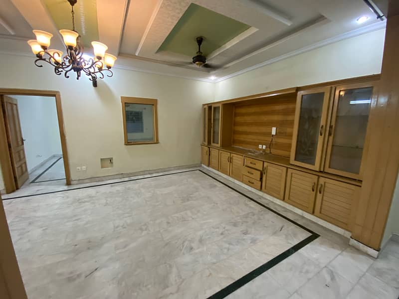 10 Marla Ground Floor With All Basic Necessities 4
