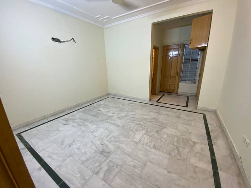10 Marla Ground Floor With All Basic Necessities 5