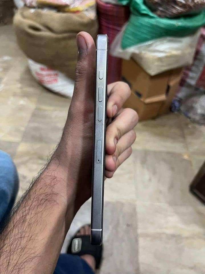 Apple iPhone 16 Pro Max 3