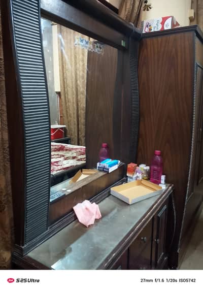 Dressing table - Makeup table - Beauty parlor - Dresser