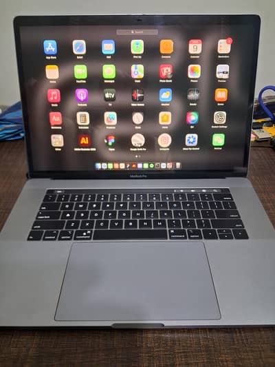 Macbook pro 2019 15 inch + original charger