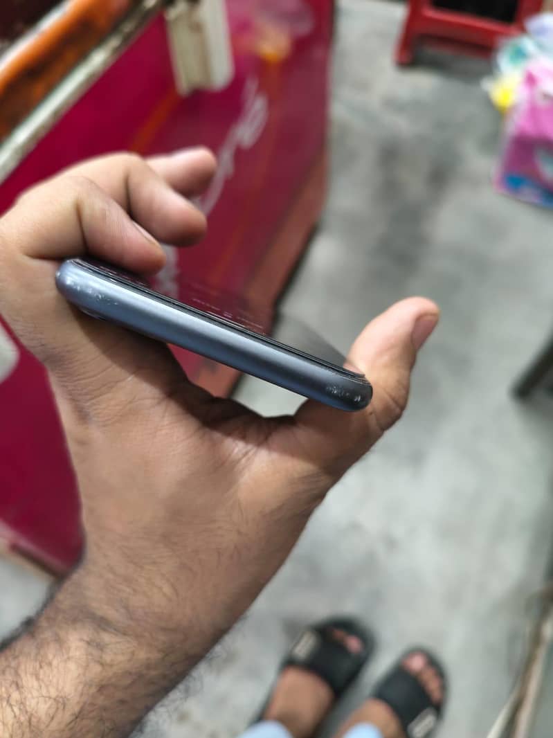 Apple iPhone 11 4