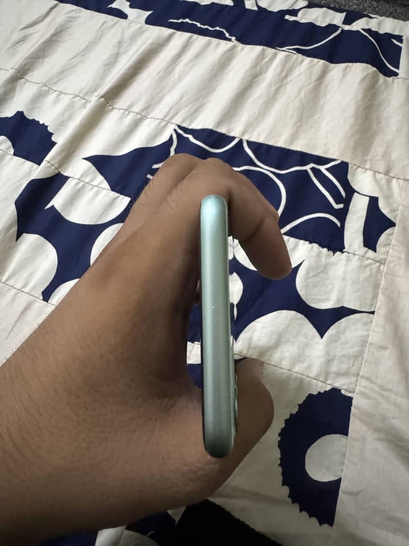 Apple iPhone 11 3