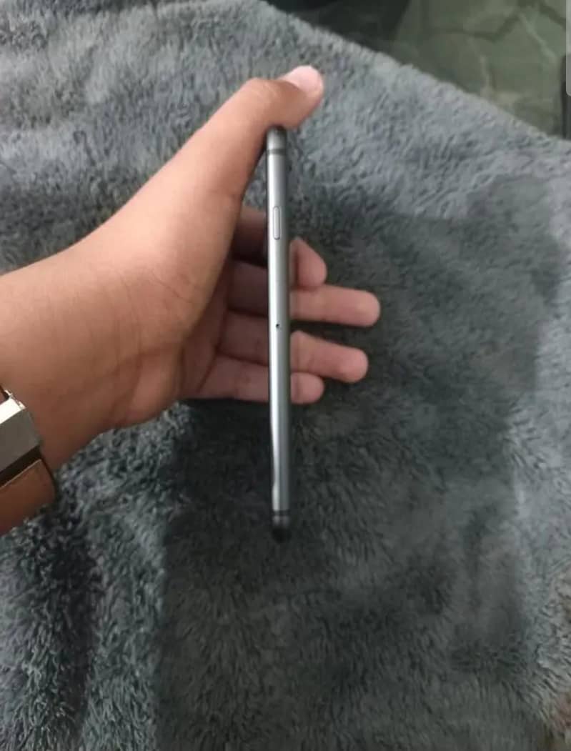 Apple iPhone 8 1