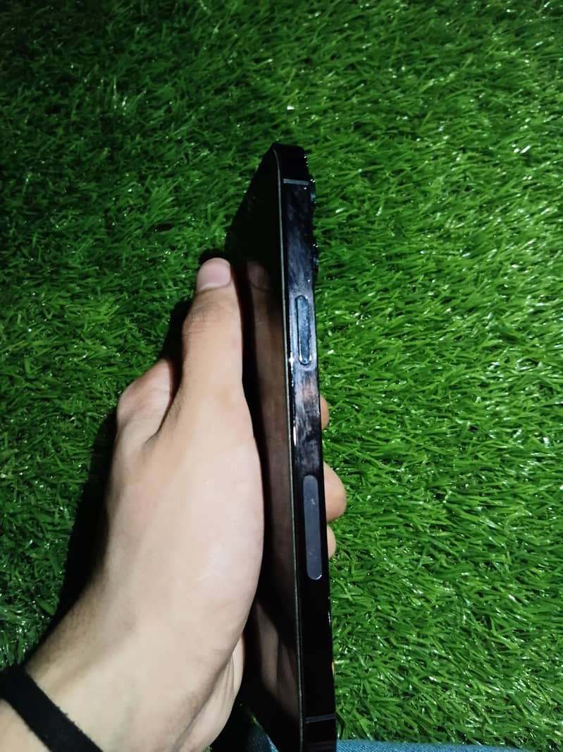 Apple iPhone 14 Pro Max 3