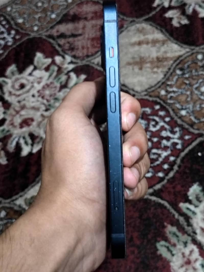 Apple iPhone 13 1