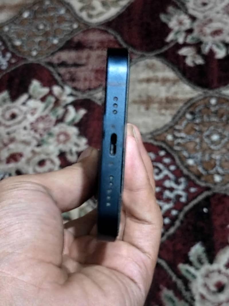 Apple iPhone 13 4