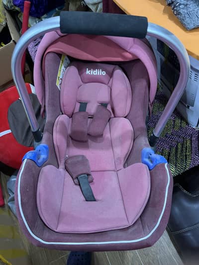 Selling baby car seat new not a single time used