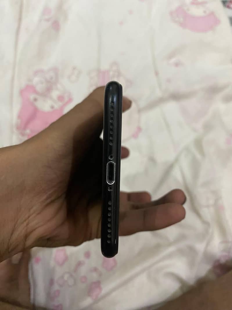 Apple iPhone 7 Plus 6
