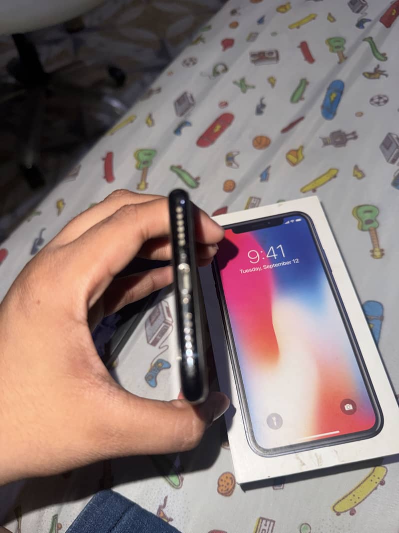 Apple iPhone X 3