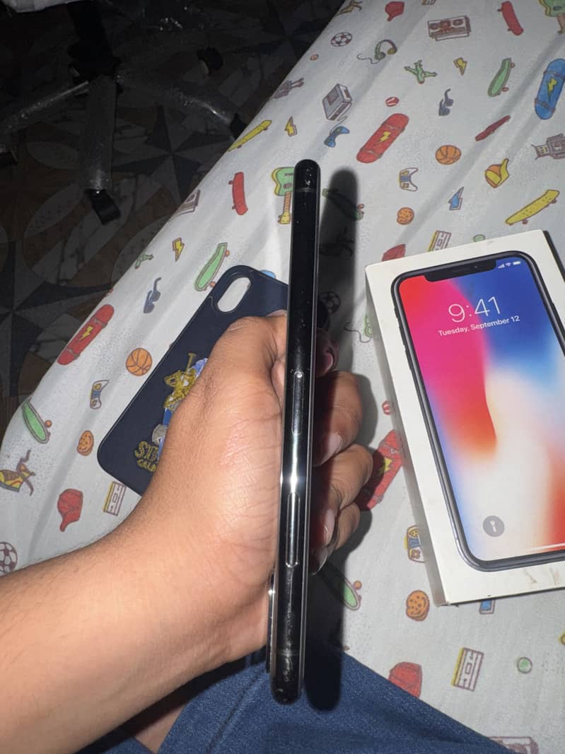 Apple iPhone X 4